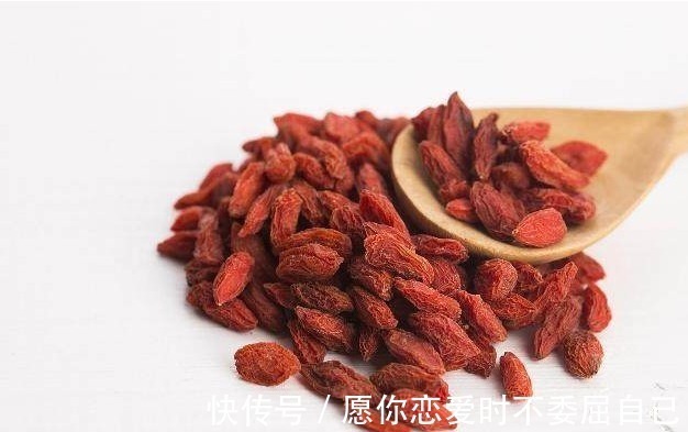 食用枸杞|枸杞与“它”一起泡，坚持喝一周，有助于排肝毒，给肝“洗个澡”