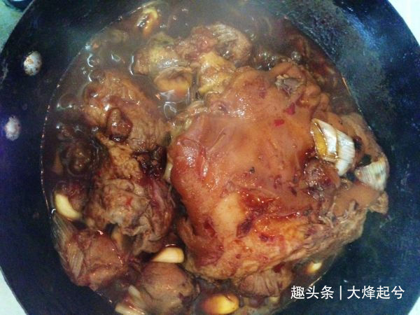 猪肘子怎么做好吃大厨秘制配方，成品肥而不腻咬一口满嘴留香