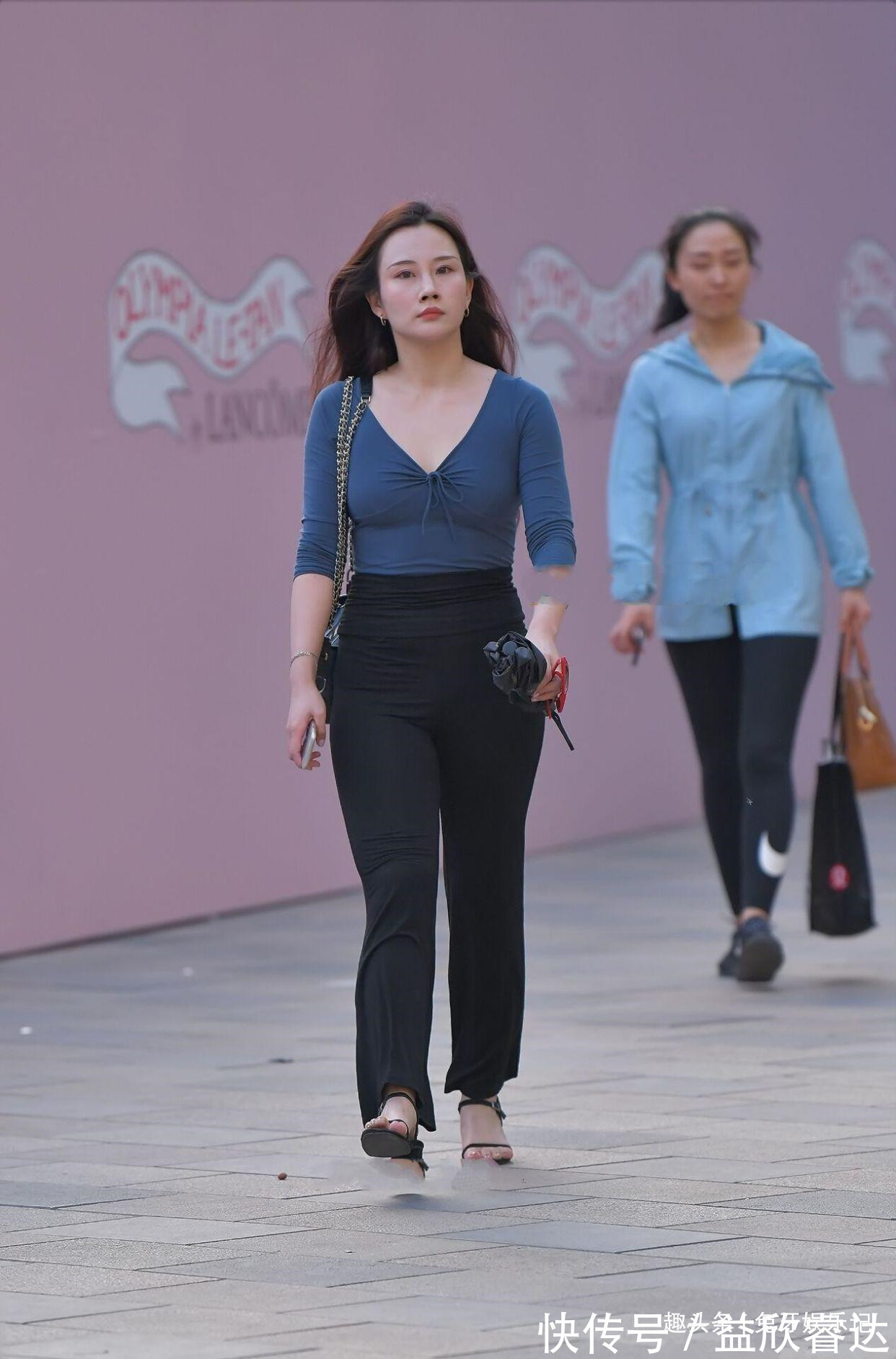 裤子|初秋的季节，妩媚又神秘的时尚搭配，看一看是你想要的吗