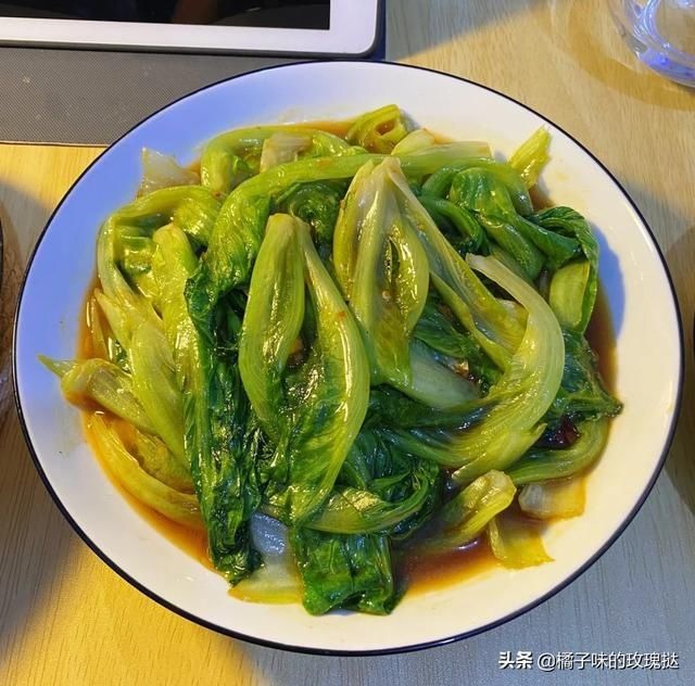  生菜|美食家常菜推荐：酸辣空心菜梗，蒜蓉辣椒酱炒生菜，凉拌手撕鸡