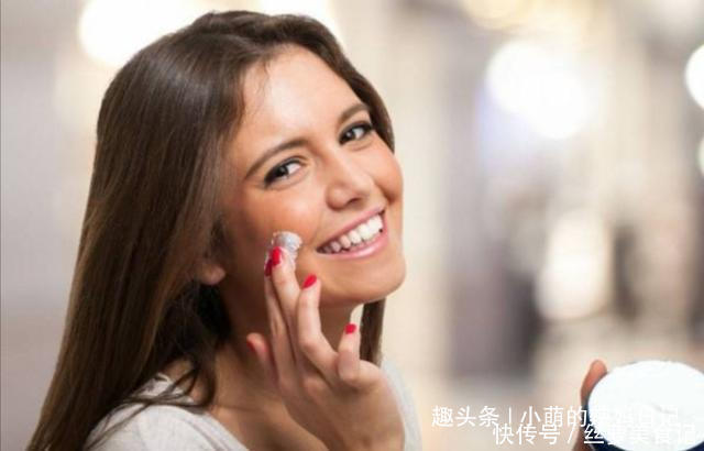 洗脸后，直接用手拍打爽肤水？怪不得皮肤差！这样做才是正确的