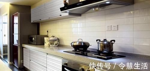 有钱人|为什么有钱人厨房墙上不装插座?听老电工的话,才知我家装错了
