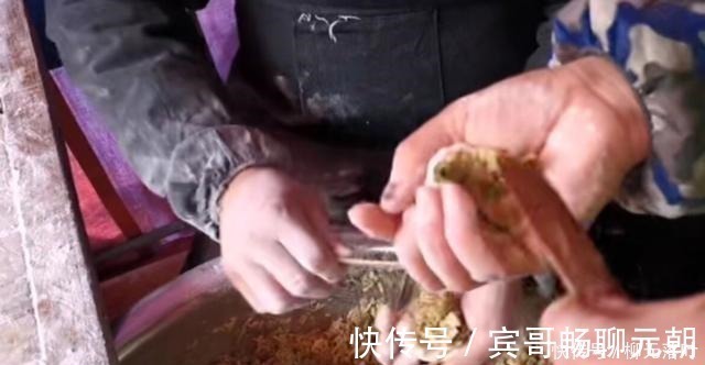 临平大集上的羊肉小笼包,老面发酵,羊肉腌制2天,一笼只需10元