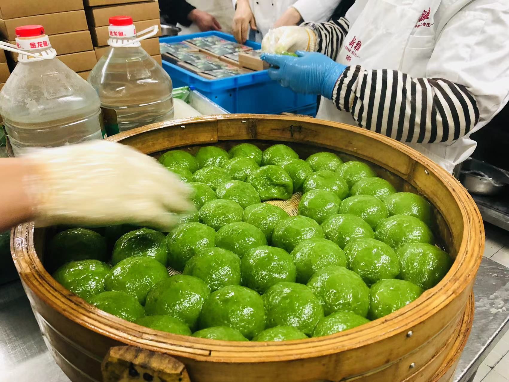 豆沙青团|第一波“青墩墩”开售，豆沙“三兄弟”登场，哪个更好吃？