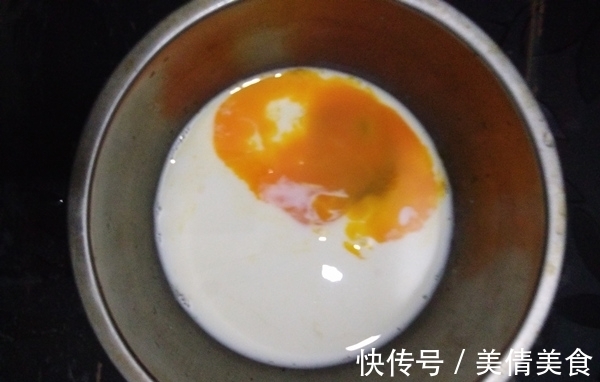 瓜瓣儿|南瓜别再煮粥,教你一种新吃法,比南瓜饼还要香,上桌都抢着吃!