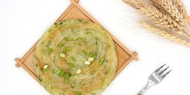 不和面不放油,3分钟吃到葱油饼!够酥、够香、够味!