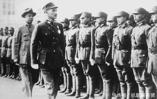 二战时期|二战时期,为何有许多日本官兵都是戴眼镜上战场的,不影响作战吗