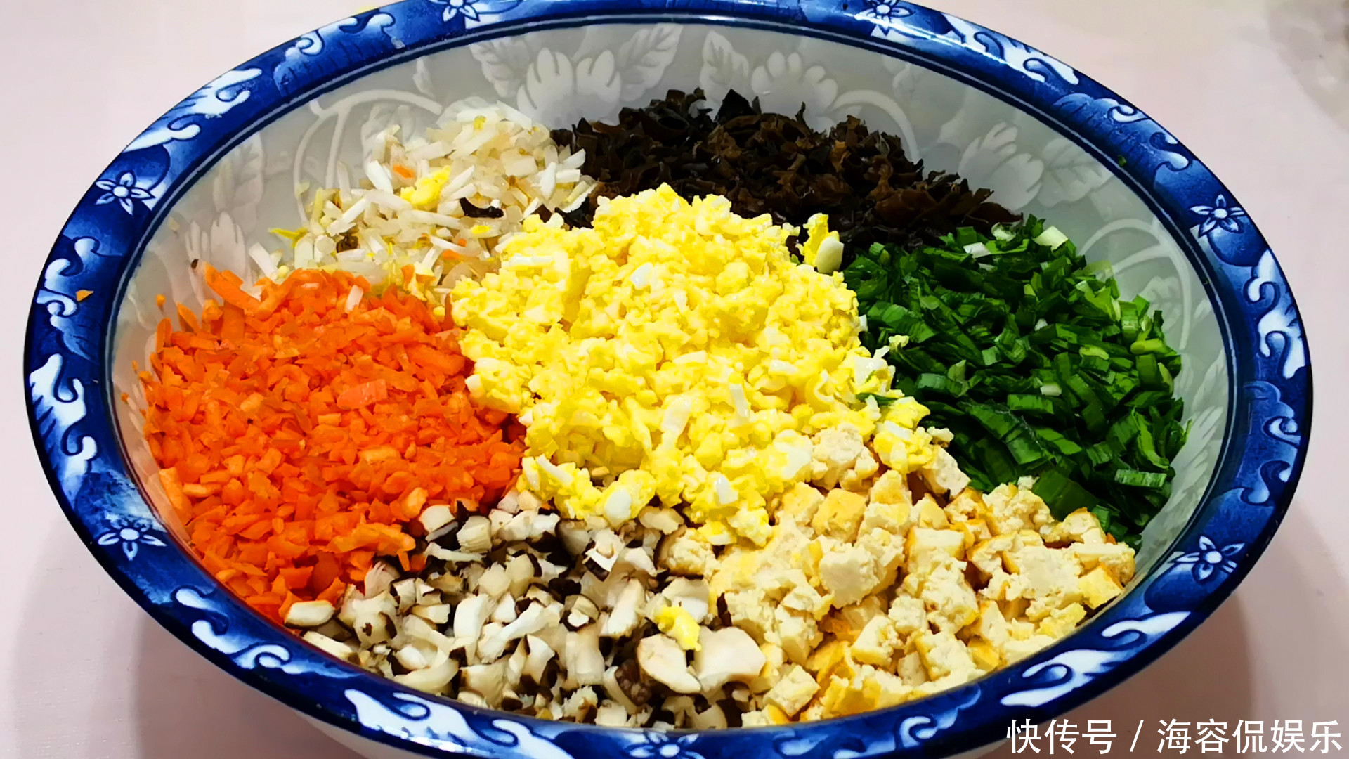  美味|素馅饺子如此调馅，简约而不简单的美味，比肉饺子香，3碗不够吃