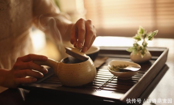 经络|每天坚持此动作做一分钟，高血压、糖尿病、老年痴呆症都与你无关