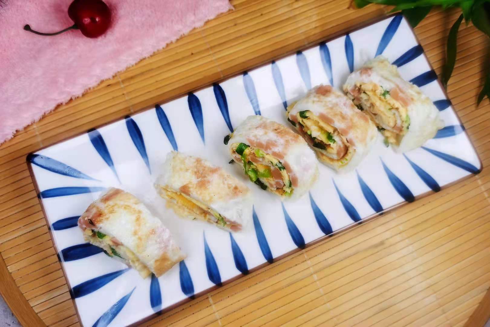 鸡蛋卷早餐，10分钟上桌，营养丰富又顶饱，精神饱满一整天