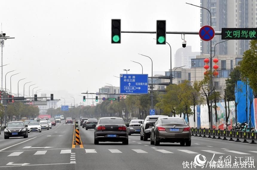 江西南昌：道路设“绿波” 畅通又高效