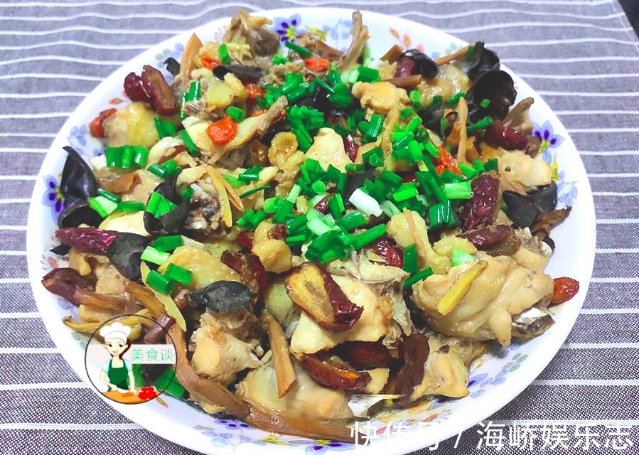 蒸鸡肉|木耳跟此菜是绝配，蒸一蒸就好，营养好吃不上火，常吃提高免疫力