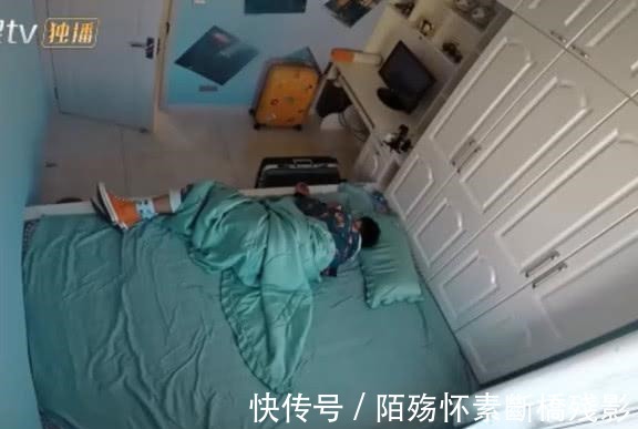 变形计|《变形计》少年早恋被妈妈抓现行，裹被子的动作有什么深意