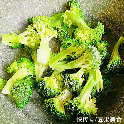西兰花|#一口新年味，全家享佳味#年味菜乐享鱼