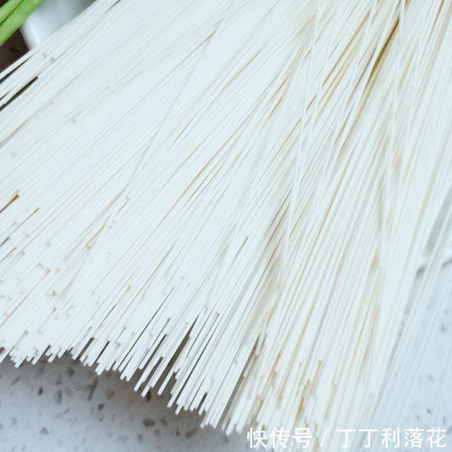清淡|阳春面,汤清味鲜,清淡爽口