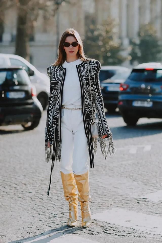 项链手链已经过时了，现在开始流行“腰链”