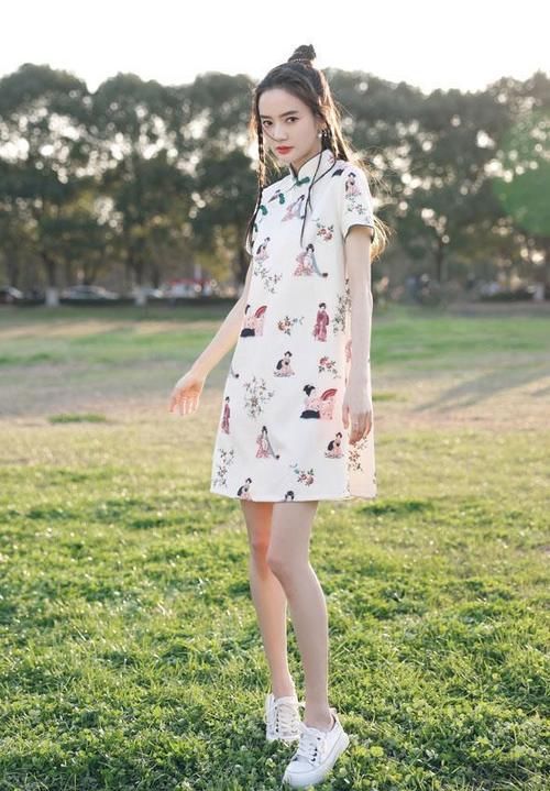 “仙女裙”过时了，今年春天流行的是“旗袍裙”，谁先穿谁先美