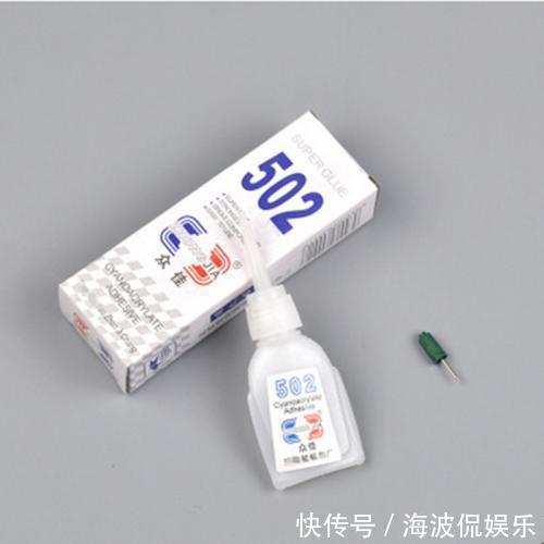 蔡女士|4岁娃误将502胶水喝进嘴,宝妈2个果断,挽救了孩子的嘴巴