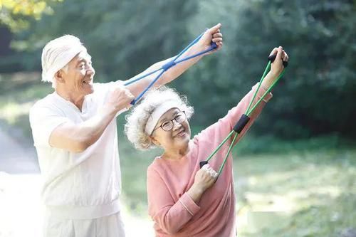 生活质量|长期走路有助于长寿吗?过了65岁的老人,尽量做好这几件事