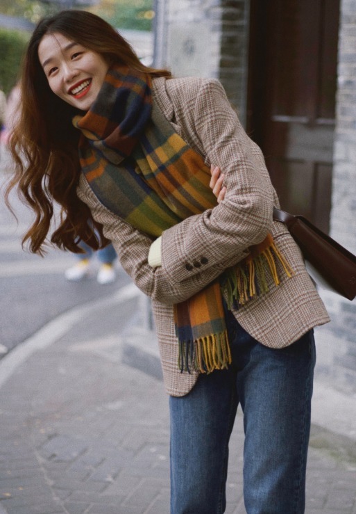 小白鞋|秋冬格纹西装怎么穿?4套直接套用的穿搭模板,不光养眼还很时髦