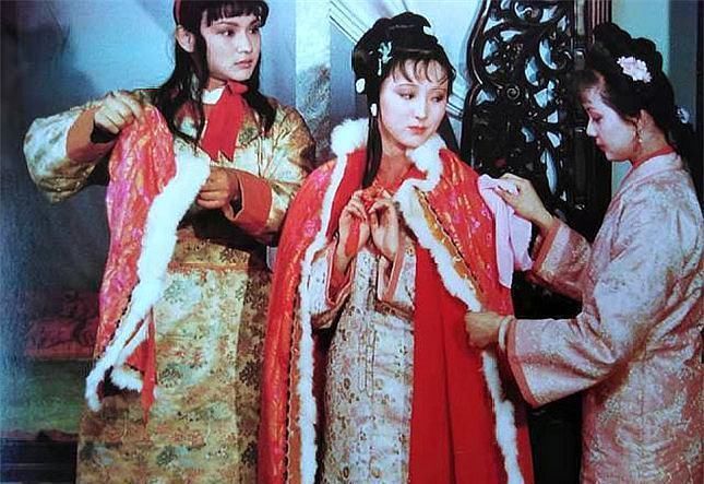 周瑞!红楼梦:宝钗最出格、露骨的一次表白,结果却被黛玉捉现行!