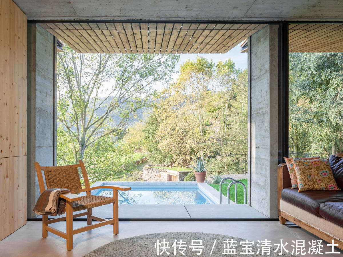 原木|西班牙原木与混凝土大宅,自然与质感的结合