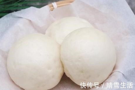 蒸馒头|蒸馒头，不放碱不放牛奶，教你1招，30分钟发满盆，暄软又筋道！