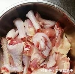 小鸡炖蘑菇：味道鲜美，肉质细嫩！