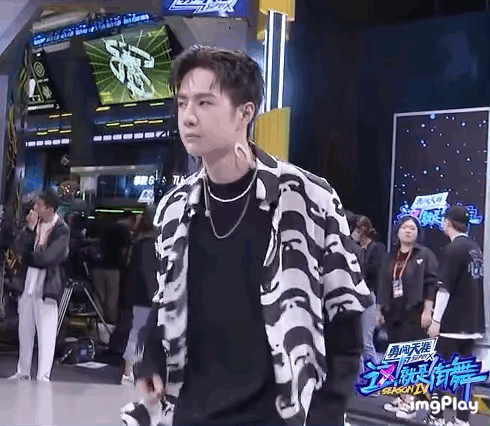 王一博|210829《这街》公开王一博队长录制vlog 勤奋小队又在课间偷师学艺了