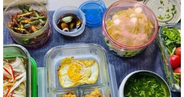 看完关晓彤一日食谱才明白，又瘦又美是有代价的，网友：不配吃饭