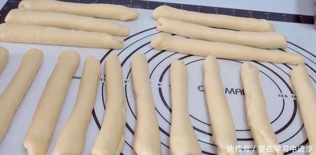 手套|懒人面包的做法，告诉你技巧，轻松揉出手套膜，柔软拉丝好好吃