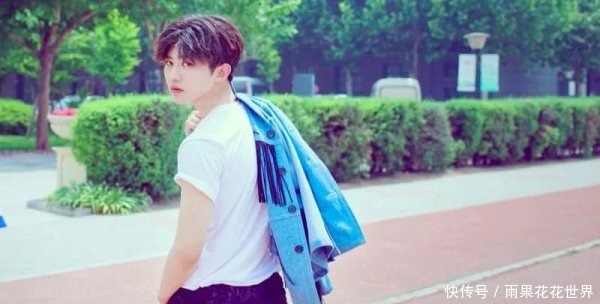 《奔跑吧》蔡徐坤三字口头禅惹争议,到底是节目效果还是习惯!