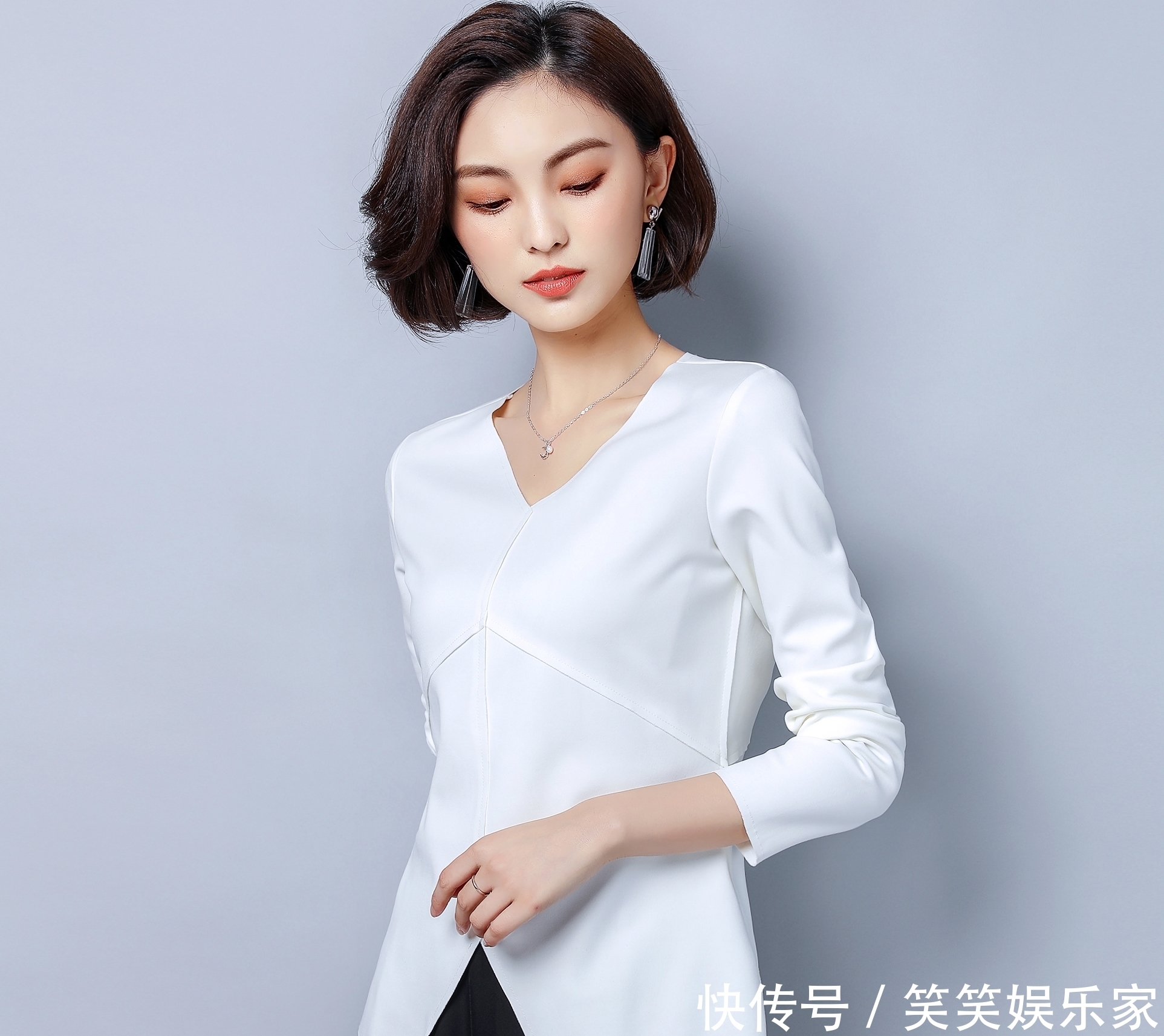 入春后穿这小衫，遮肉显瘦，很有气质和女人味，谁穿谁美