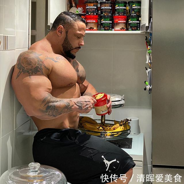 健美|巴西肌肉奶爸,体重130公斤,夸张的身材就像漫画里的人物一样