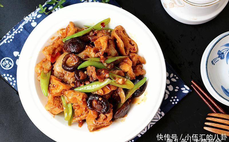 油豆腐的做法比肉还好吃,两碗米饭都不够!保你吃过就会爱上