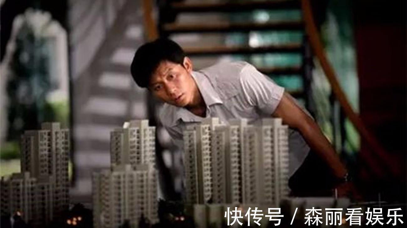 购房者|房价突然大跌6000元,业主怒砸售楼部,开发商没有契约精神