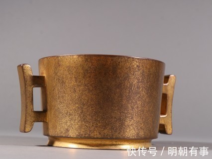 旧藏@旧藏 铜鎏金双耳筒式香炉。