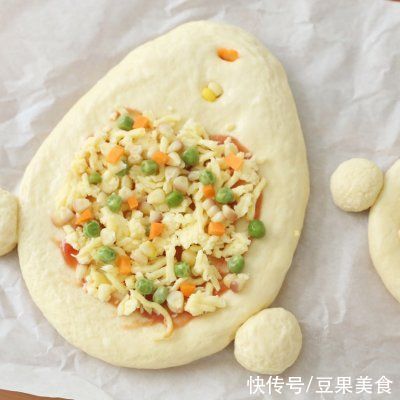 玉米豆|你和幸福就差这一份电饼铛版本，可爱萌萌的小鸡披萨