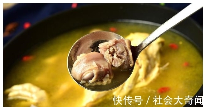 原味|炖鸡汤时,牢记“3放2不放”,鸡汤鲜美无异味,营养又好喝