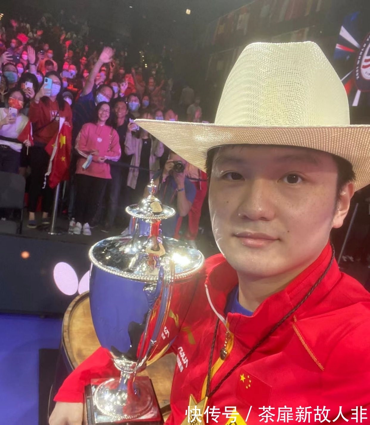王曼昱|悲喜交加!樊振东举杯被盖子砸头,王曼昱情绪失控,落泪哽咽道歉