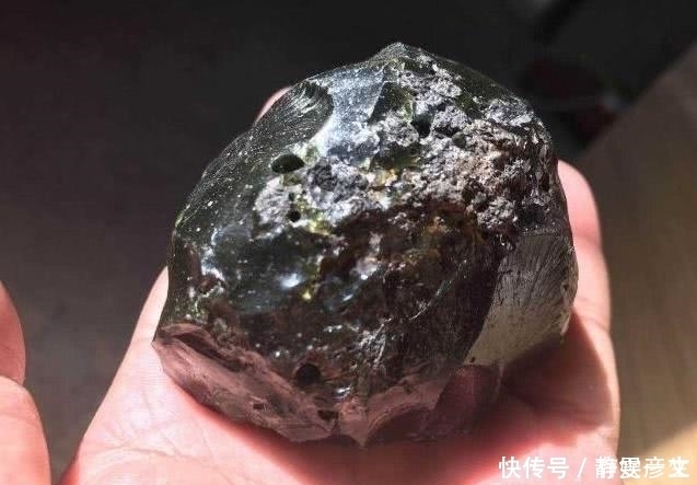 来自宇宙的石头,价值比黄金还要大40倍,成为世界上最贵的宝石