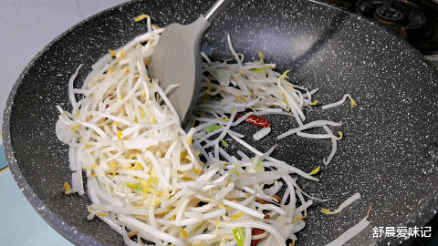 这道菜肴家人都喜欢,简单易做,色香味俱全,一盘成本只需5块钱
