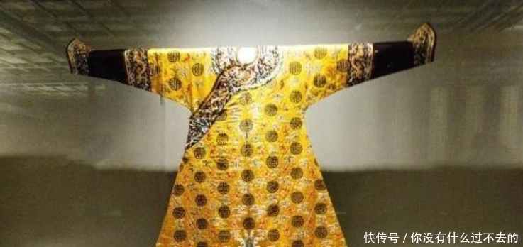  皇帝|古代龙袍造价昂贵，如果脏了怎么办？网友：贫穷限制了我的想象力