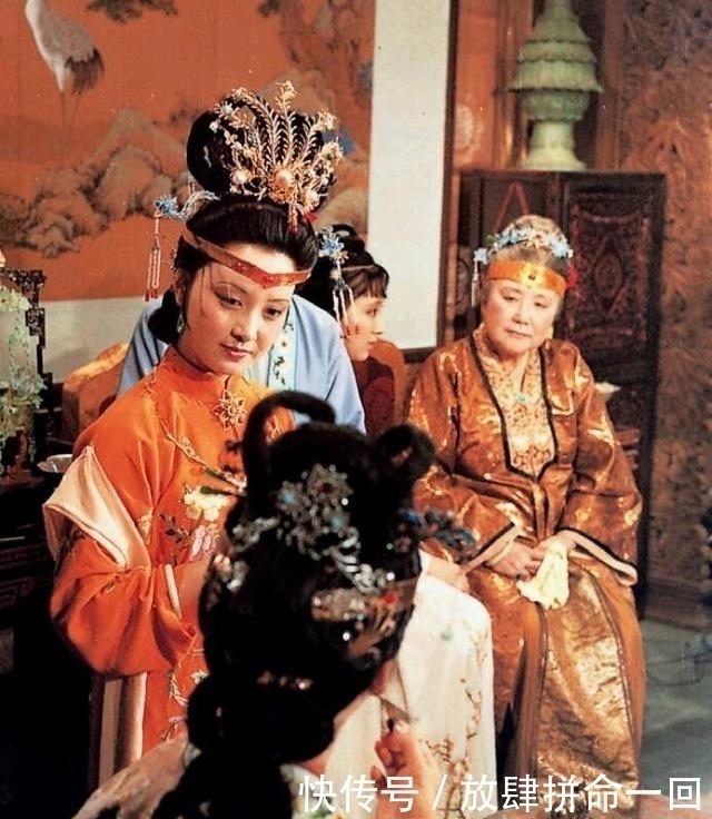 贾母#王夫人让林黛玉难堪,贾母立刻回击,当众数落薛宝钗