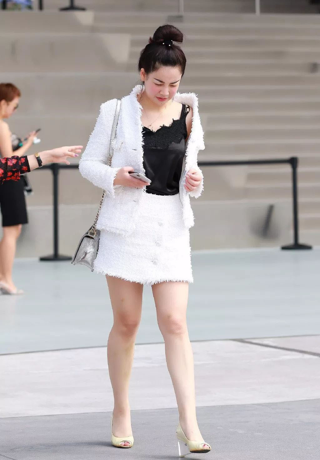 ¼òµ¥|ÆøÖÊÅ®ÉúÆ«°®ÃûæÂ·ç´©´î, ÖÜÄ©³öÃÅÒ»Éí°×É«Ì×װȹ´îÅä, ¼õÁäÓÅÑÅ