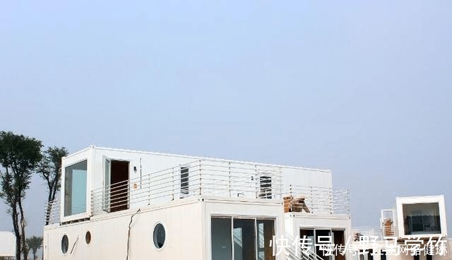 装配式建筑|谁还用水泥钢筋盖房,费钱!只要有块地,不用请工人就可以建别墅