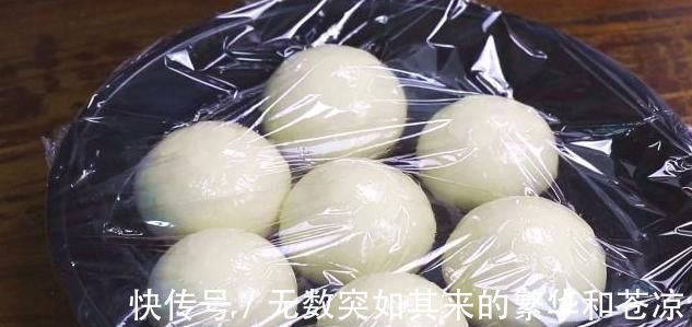 老公|开水一烫，个个鼓大泡！教你面粉新做法，老公孩子天天嚷着吃不腻