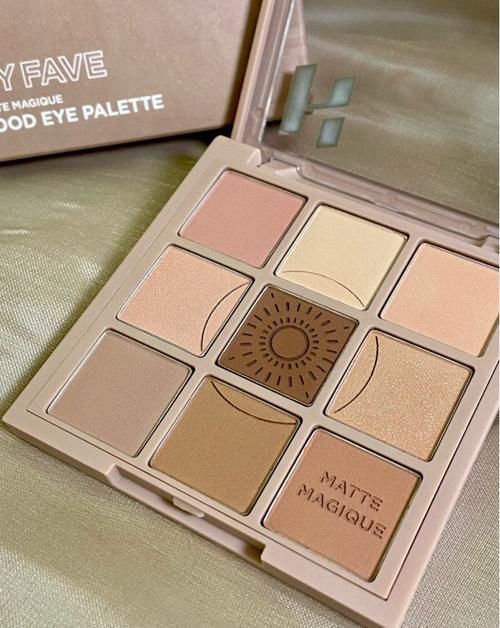 过年怎么能没有一盘趁手的眼影！性价比高颜色也好看，学生党必备