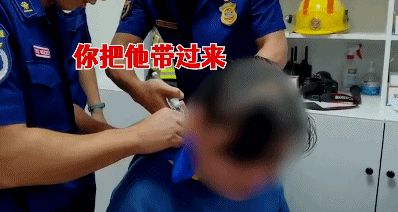 孩子|妈妈被3岁儿子锁喉：教育要从小抓，规矩要从小立