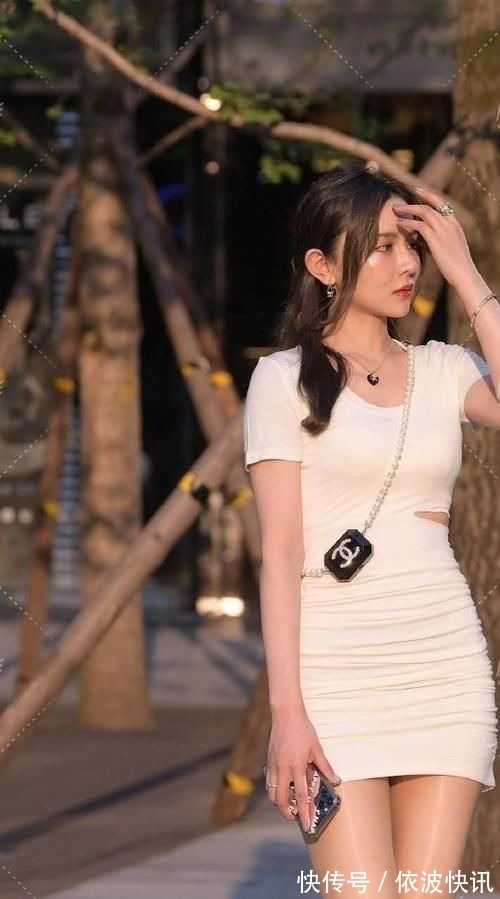 风衣 街边穿风衣的美女,穿出不一样的风彩,轻松穿出女神范